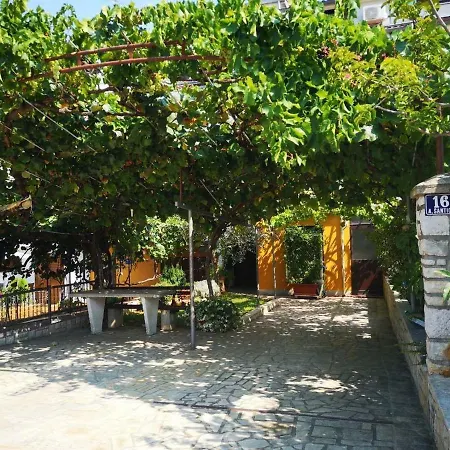Alida Apartment *